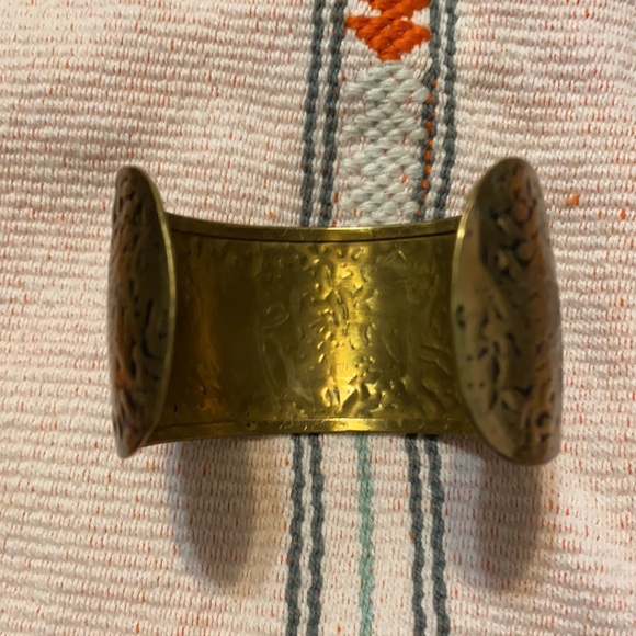 OHIO State Hammered Cuff Bracelet - Picture 2 of 9